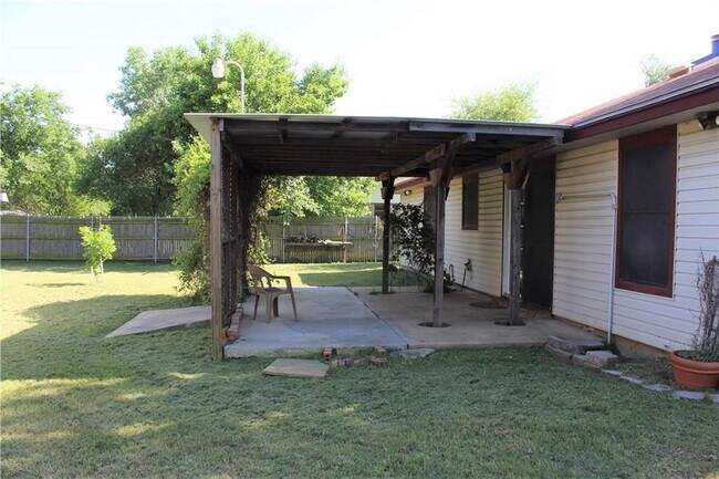 Foto del edificio - 445 Black Oak Ln