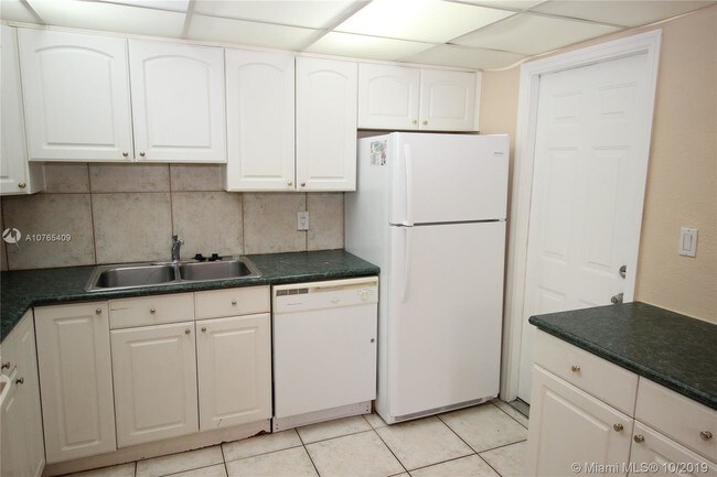 Building Photo - 5061 SW 40th Ave