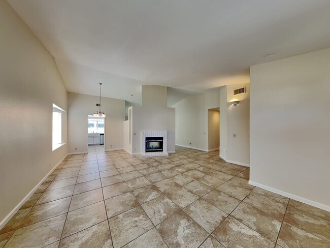 Building Photo - 43375 Peartree Ln