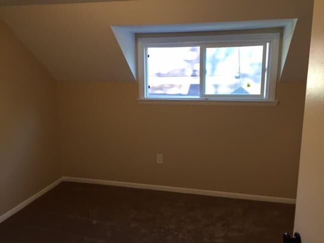 Building Photo - Charming 3 Bedroom, 1 Bath Home in the Swa...