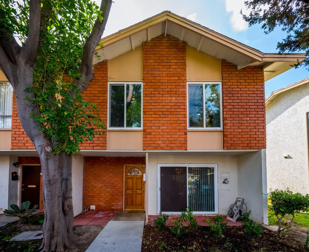 Primary Photo - 16630 Townhouse Dr