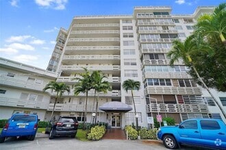 Building Photo - 1401 NE Miami Gardens Dr
