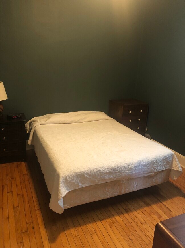 Bedroom 2 - 9111 Center St