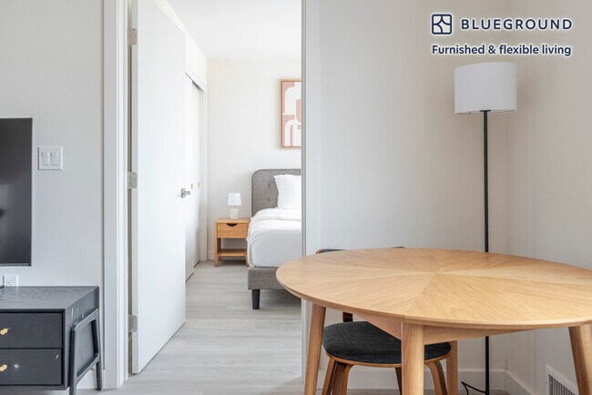 Foto del edificio - 1698 University Ave