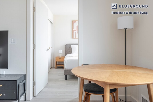 Building Photo - 1698 University Ave