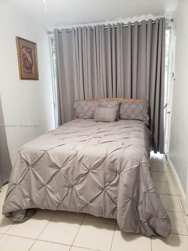 Foto del edificio - 2539 BAYSHORE Dr