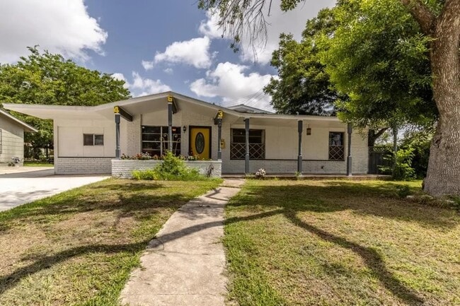 Foto del edificio - 463 Sprucewood Ln