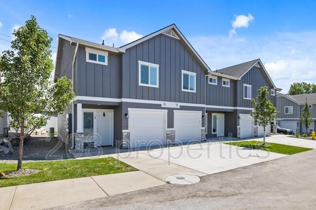 Building Photo - 443 2nd Ave N