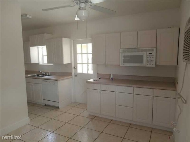 Foto del edificio - 1724 NE 50th Ct