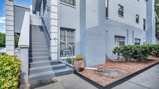 Foto del edificio - Hidden Gem Townhome: Renovated Home with S...