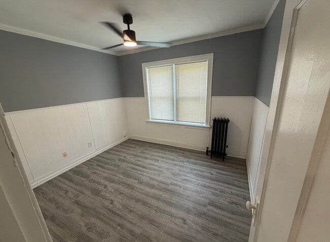 Building Photo - 1302 W 98th Pl