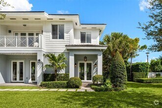 Building Photo - 5605 SW 65th Ave