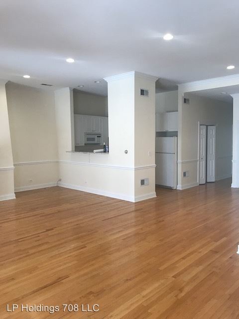 Building Photo - 708 N Dearborn St