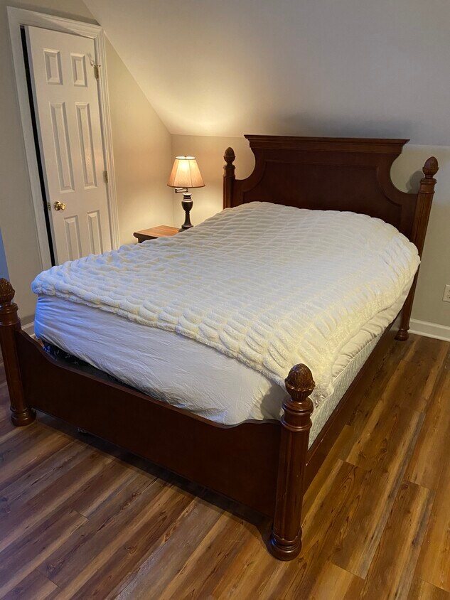 Foto principal - 6504 Falconbridge Rd