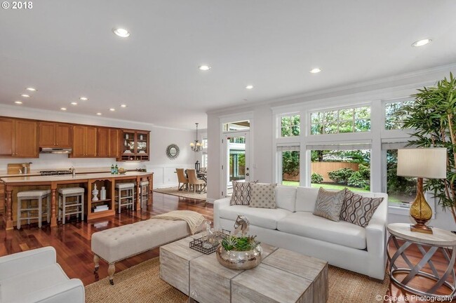 Building Photo - 5 br, 3.5 bath House - 11212 SW Maypark Court