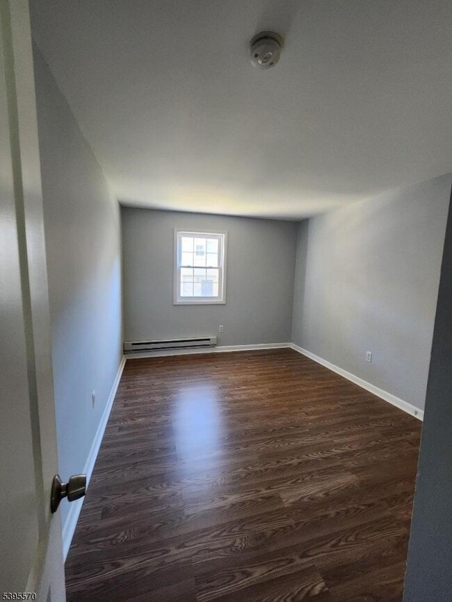 Foto del edificio - 332 Richard Mine Rd