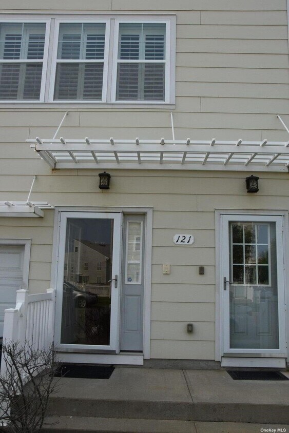 Primary Photo - 121 Meridian Blvd