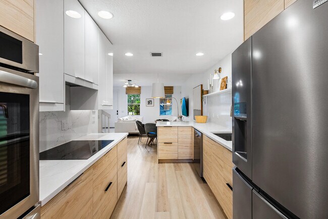 Building Photo - 3016 W Community Dr