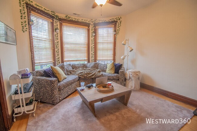 Foto del edificio - 2550 N Southport Ave