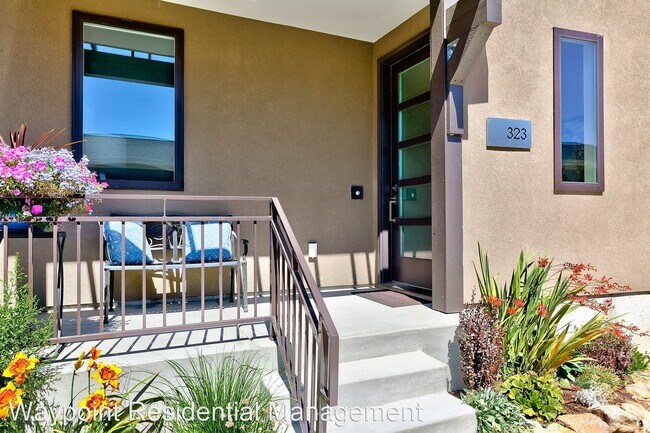 Building Photo - 3 br, 2.5 bath House - 323 E 36th St