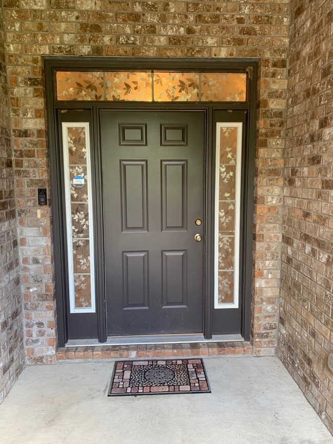 Building Photo - 650 Red Fern Rd