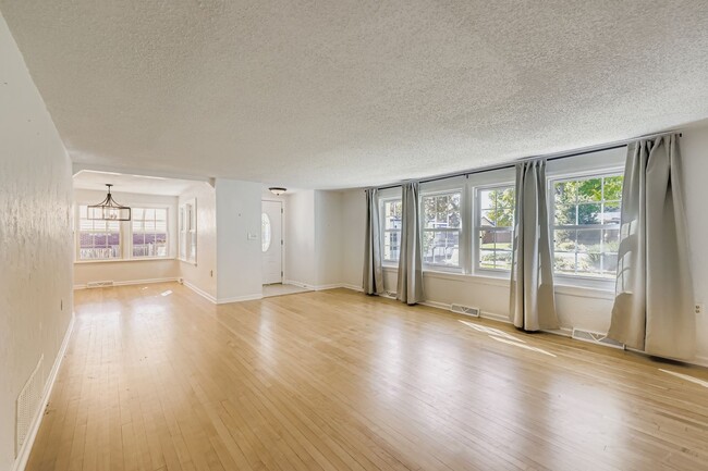 Building Photo - 30 S Hoyt St