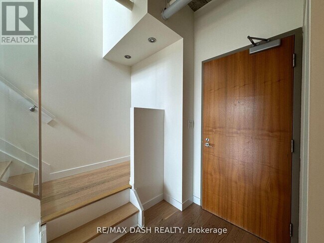 Building Photo - 169 John St