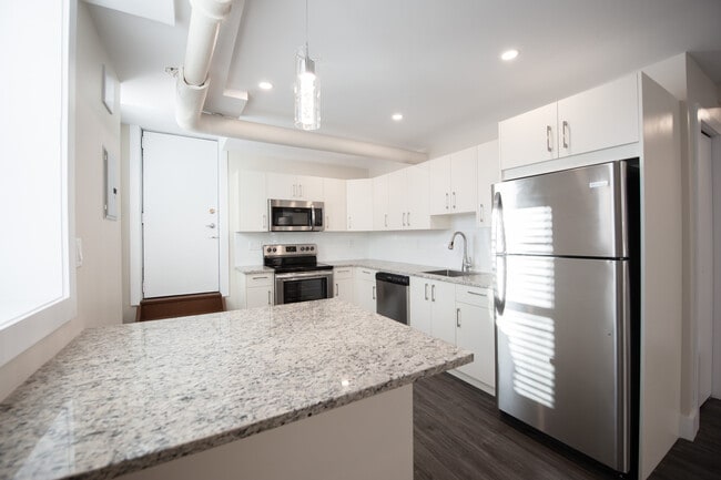Building Photo - 812 Wolseley Av