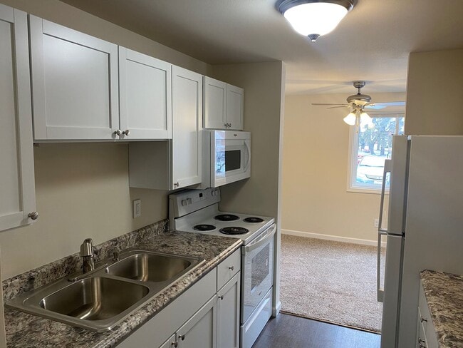 Interior Photo - 5022 Sheboygan Apartments