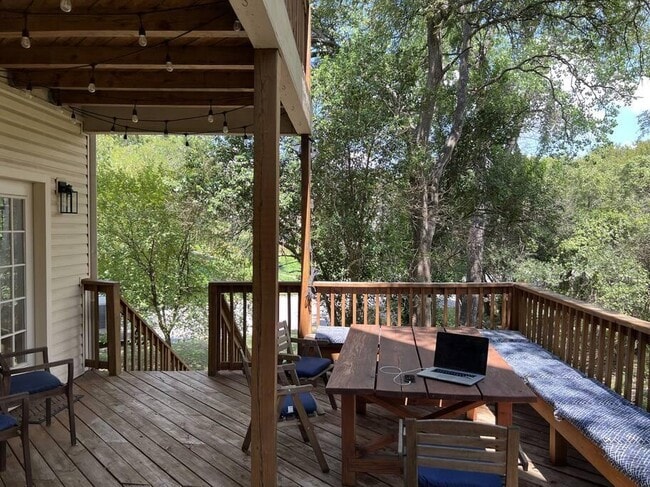 Foto del edificio - 501 Westbrook Dr