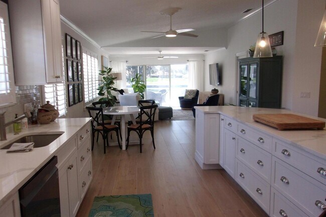 Foto del edificio - 1076 SW Tamarrow Pl