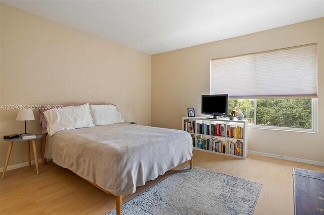 Foto del edificio - 2361 NW 33rd St