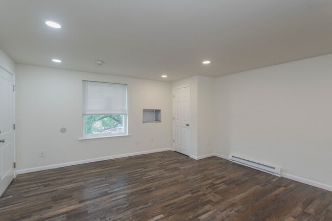 Building Photo - 2134 Grafton Dr
