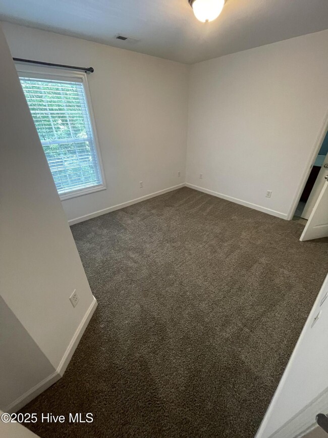 Building Photo - 146 Broadleaf Dr