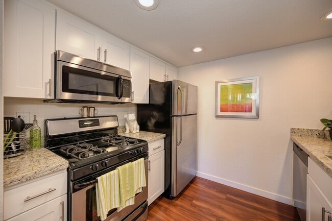 Model Home Kitchen - Rocklin Manor Apartments