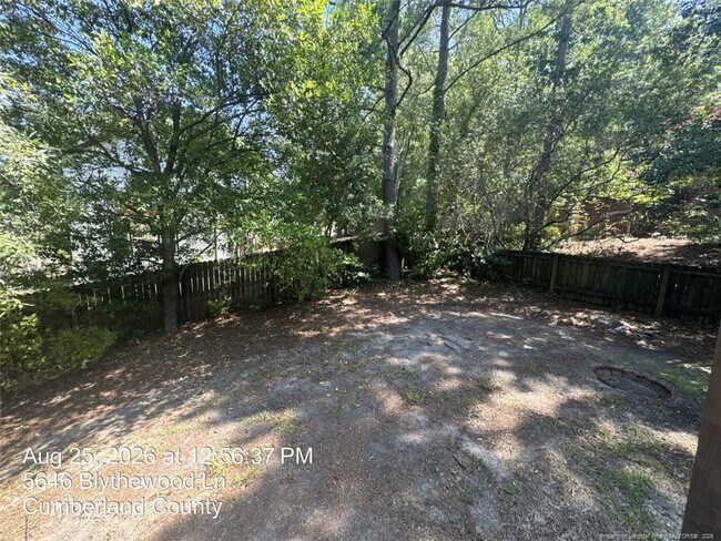 Foto del edificio - 5646 Blythewood Ln