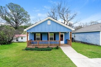 Building Photo - 3217 6th Ave N