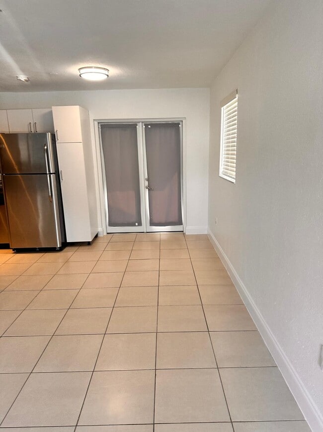 Foto del edificio - 1400 N 70th Way