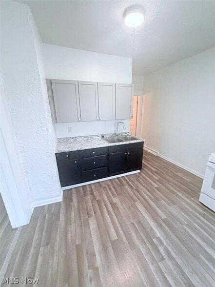Foto del edificio - 4434 Pearl Rd