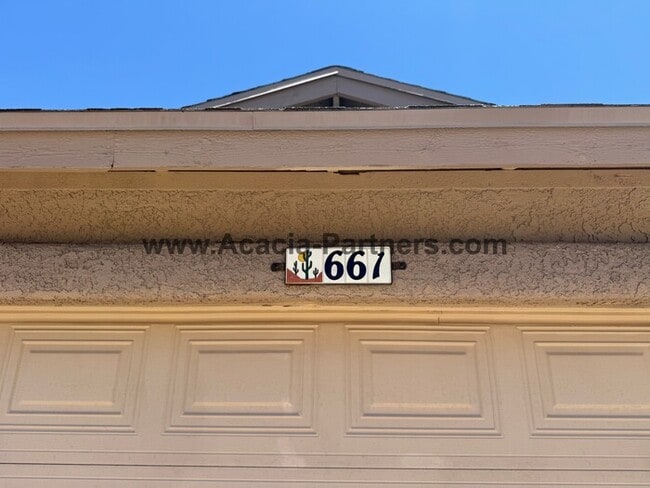 Building Photo - Three bedroom home with spacious great room