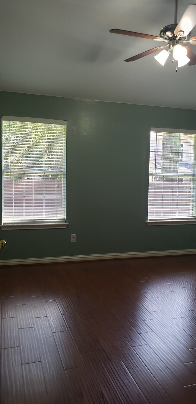 Foto del edificio - 1405 River Birch Way