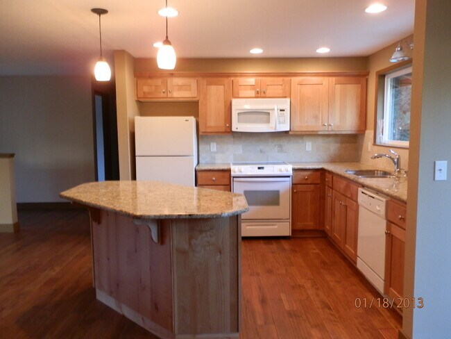 Foto del edificio - Duplex Off Barnes Rd. With Quick Access Ev...