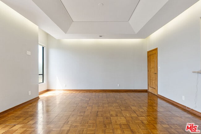 Building Photo - 1220 S Roxbury Dr