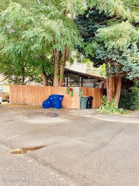 Foto principal - 2346 49th Ave SW