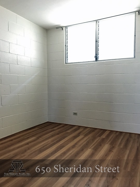 Building Photo - 650 Sheridan St