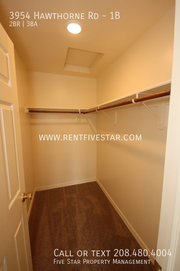 Foto del edificio - New Construction Built In 2019! These apar...