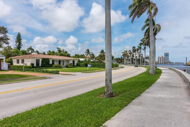 Building Photo - 2415 S Flagler Dr