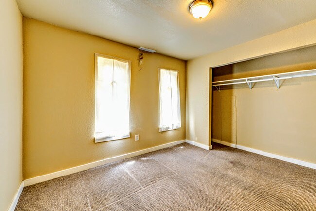 Building Photo - 1125 Sir Galahad Dr
