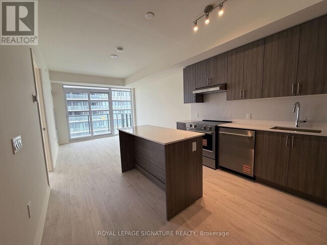 Building Photo - 27 Korda Gate