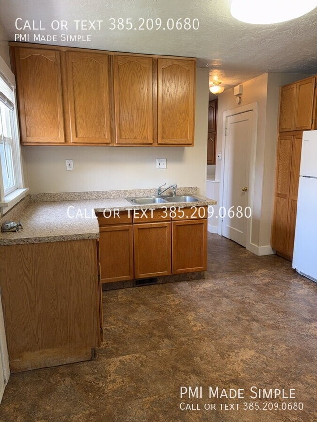 Building Photo - 362 600 W